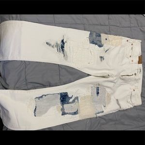 Men’s polo white jeans with ripped pattern